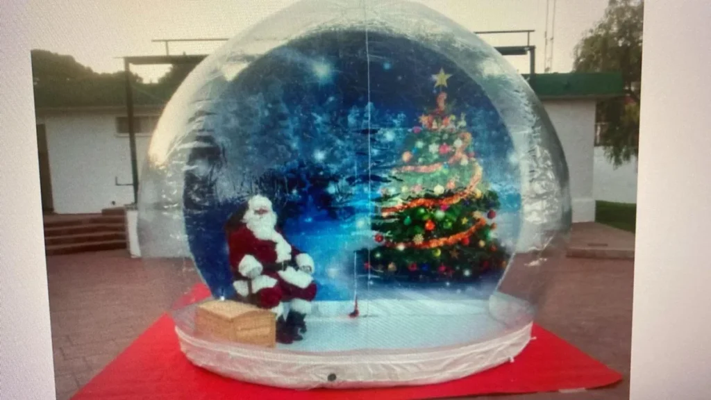 Bola de nieve gigante con Papá Noel para centros comerciales en Valencia